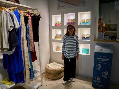 ...facciamo la conoscenza della 45enne Sabina, proprietaria dell�esercizio commerciale assieme al 58enne compagno Francesco